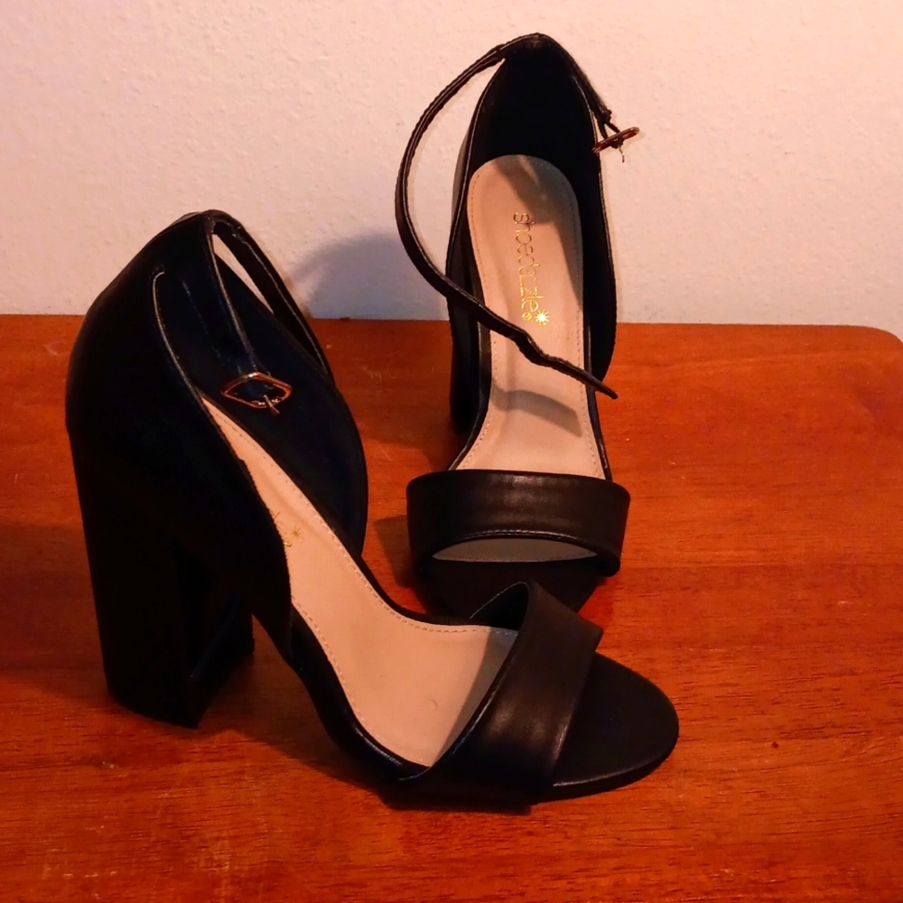 Shoe Dazzle Ankle Strap Heels